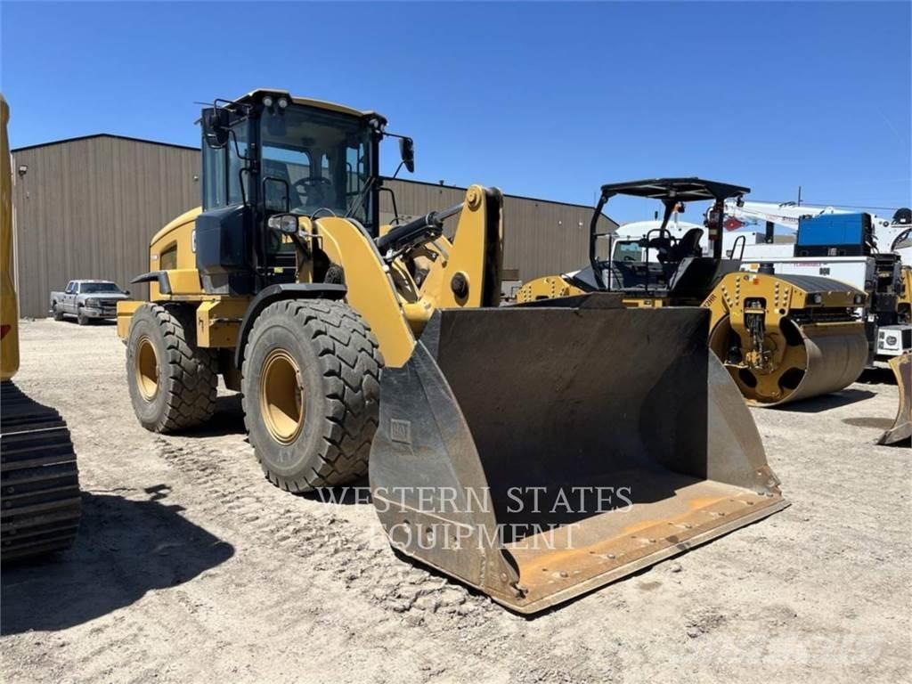 CAT 930M لوادر بعجل
