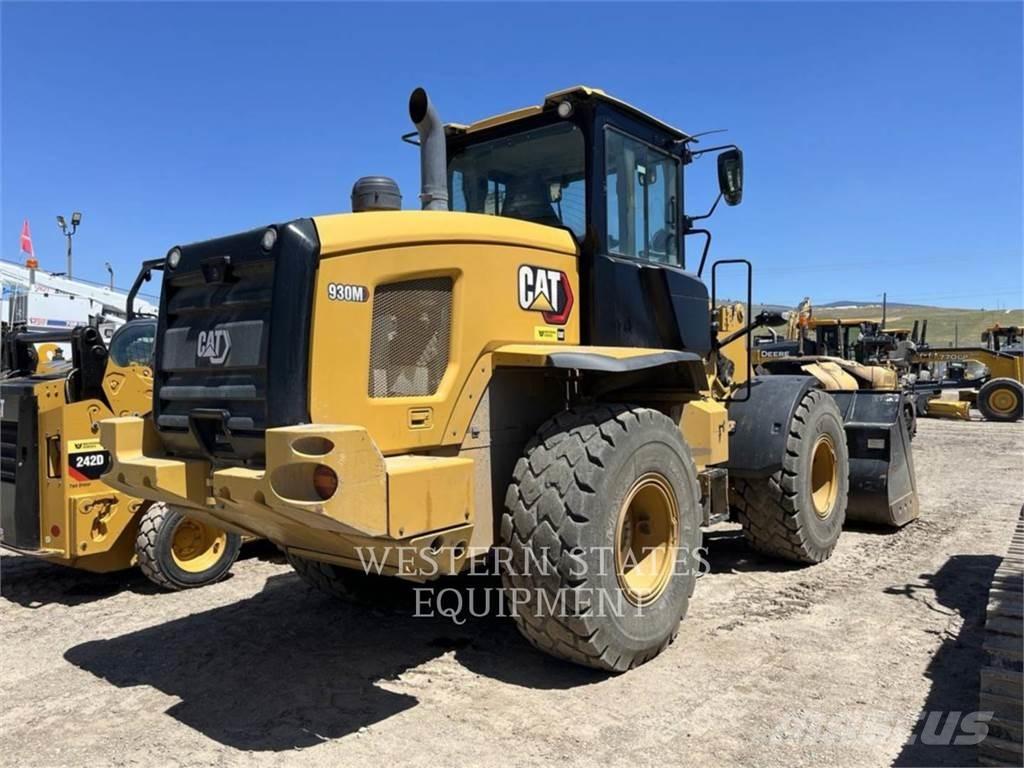 CAT 930M لوادر بعجل