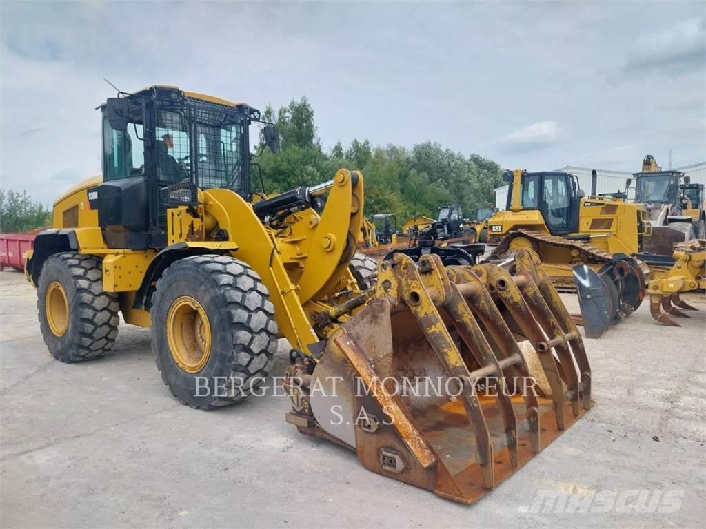 CAT 930M لوادر بعجل