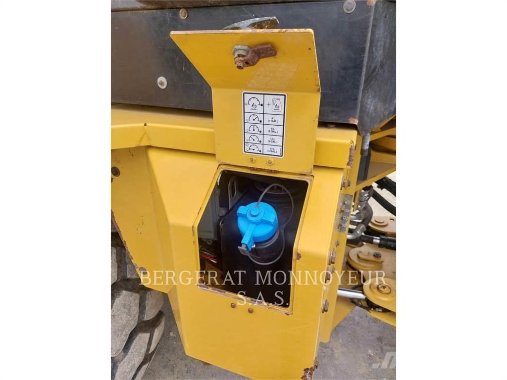 CAT 930M لوادر بعجل