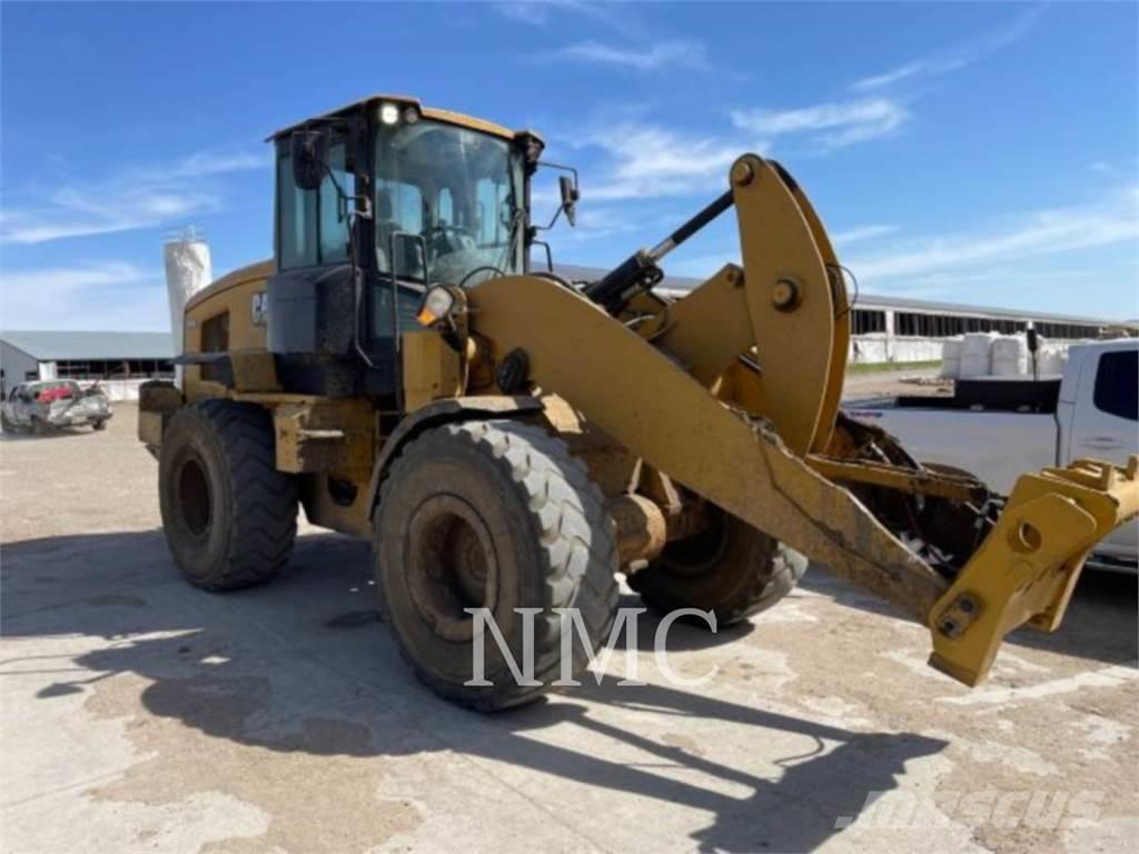 CAT 930M لوادر بعجل