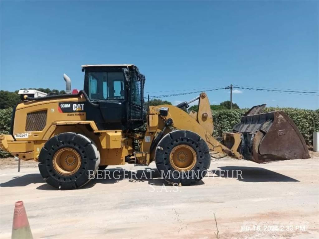 CAT 930M لوادر بعجل