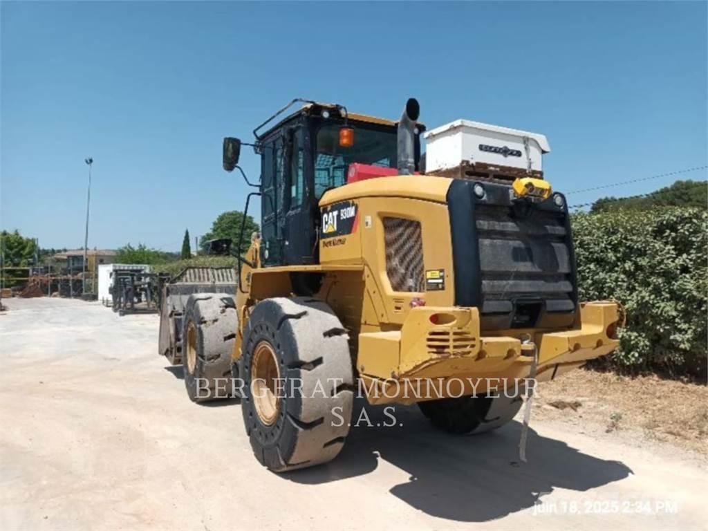CAT 930M لوادر بعجل