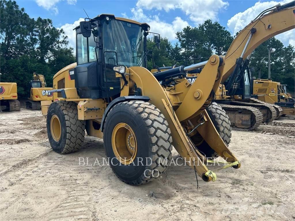CAT 930M لوادر بعجل