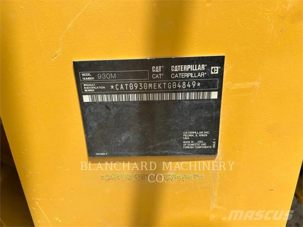 CAT 930M لوادر بعجل