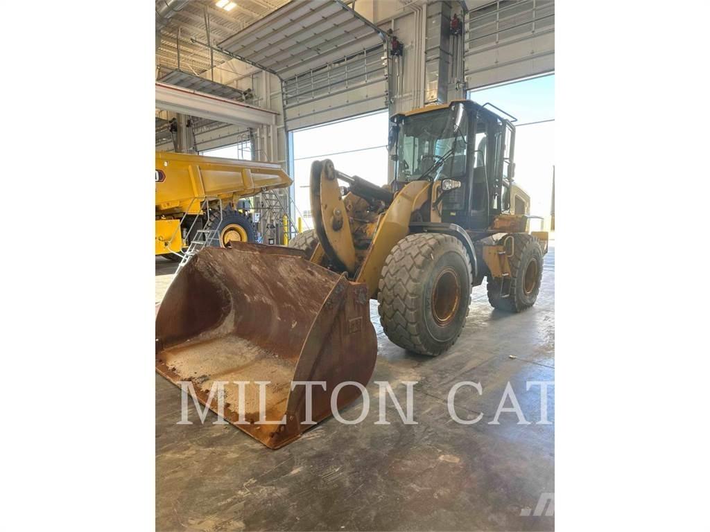 CAT 930M لوادر بعجل