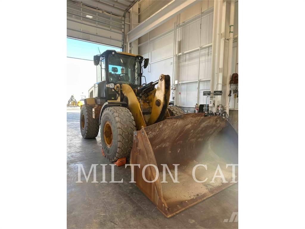 CAT 930M لوادر بعجل