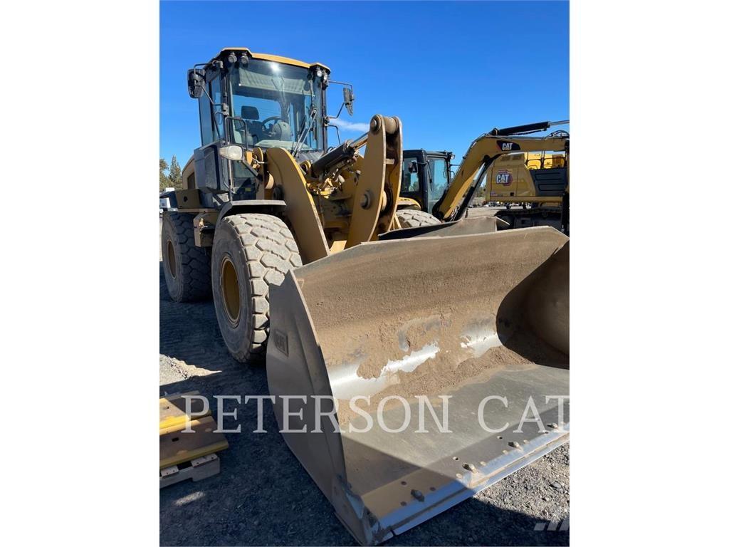 CAT 930M لوادر بعجل