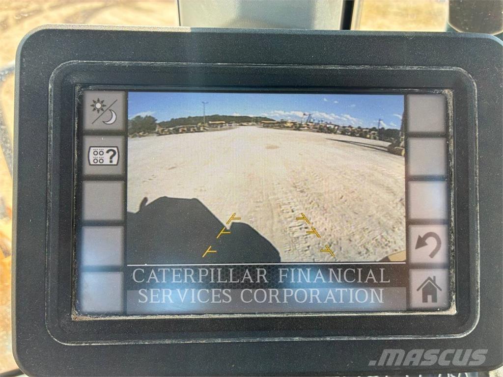 CAT 930M لوادر بعجل