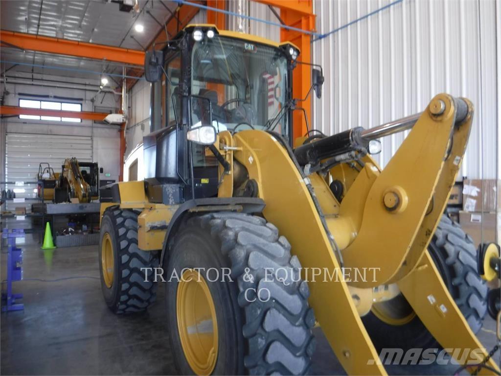 CAT 930M لوادر بعجل