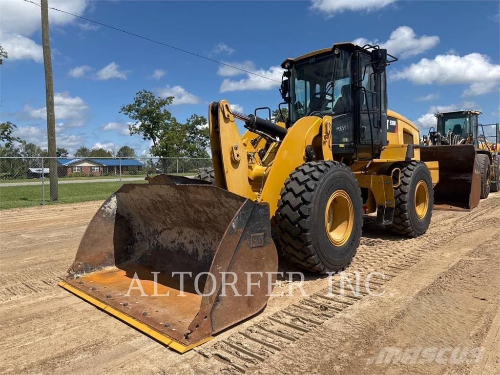 CAT 930M لوادر بعجل