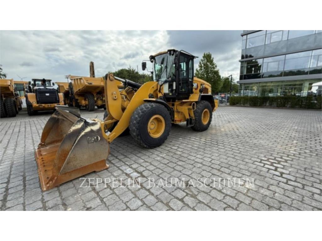 CAT 930M لوادر بعجل