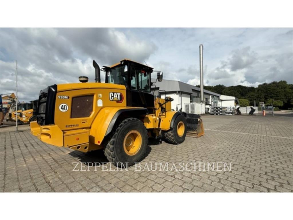 CAT 930M لوادر بعجل