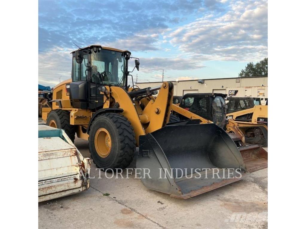 CAT 930M لوادر بعجل