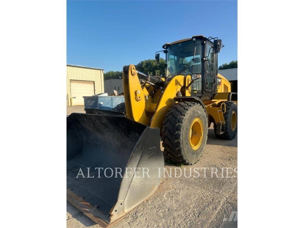 CAT 930M لوادر بعجل