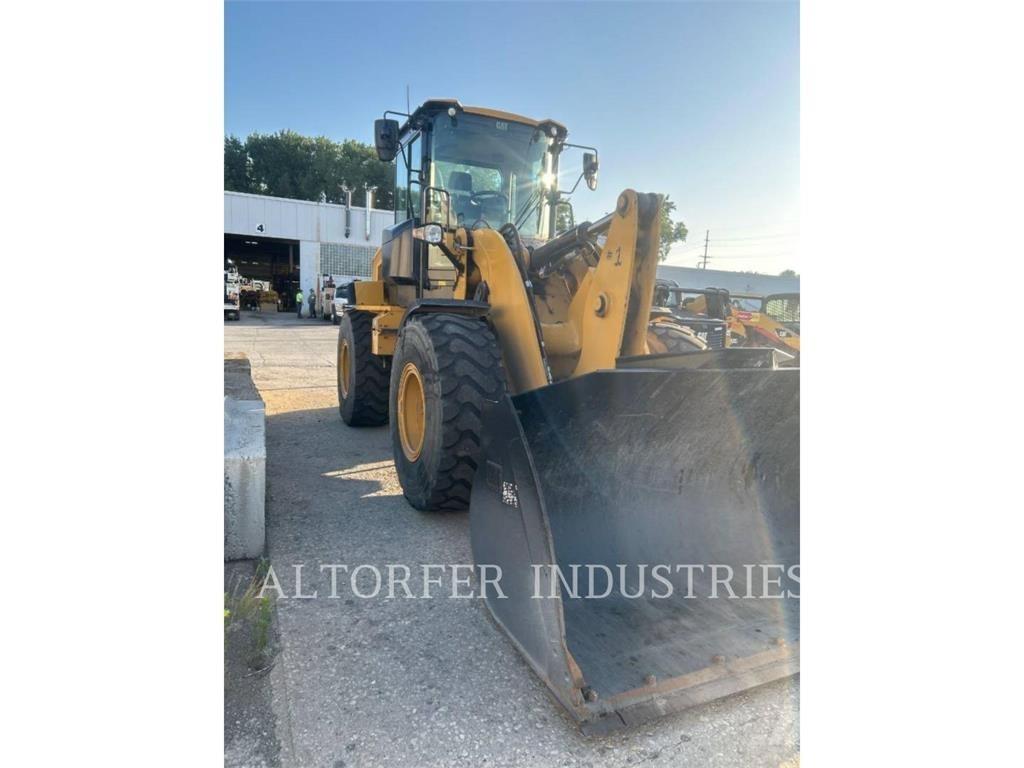 CAT 930M لوادر بعجل