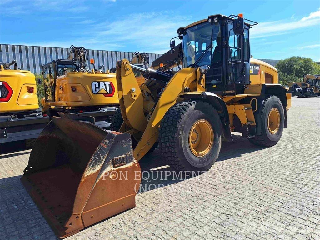 CAT 930M لوادر بعجل