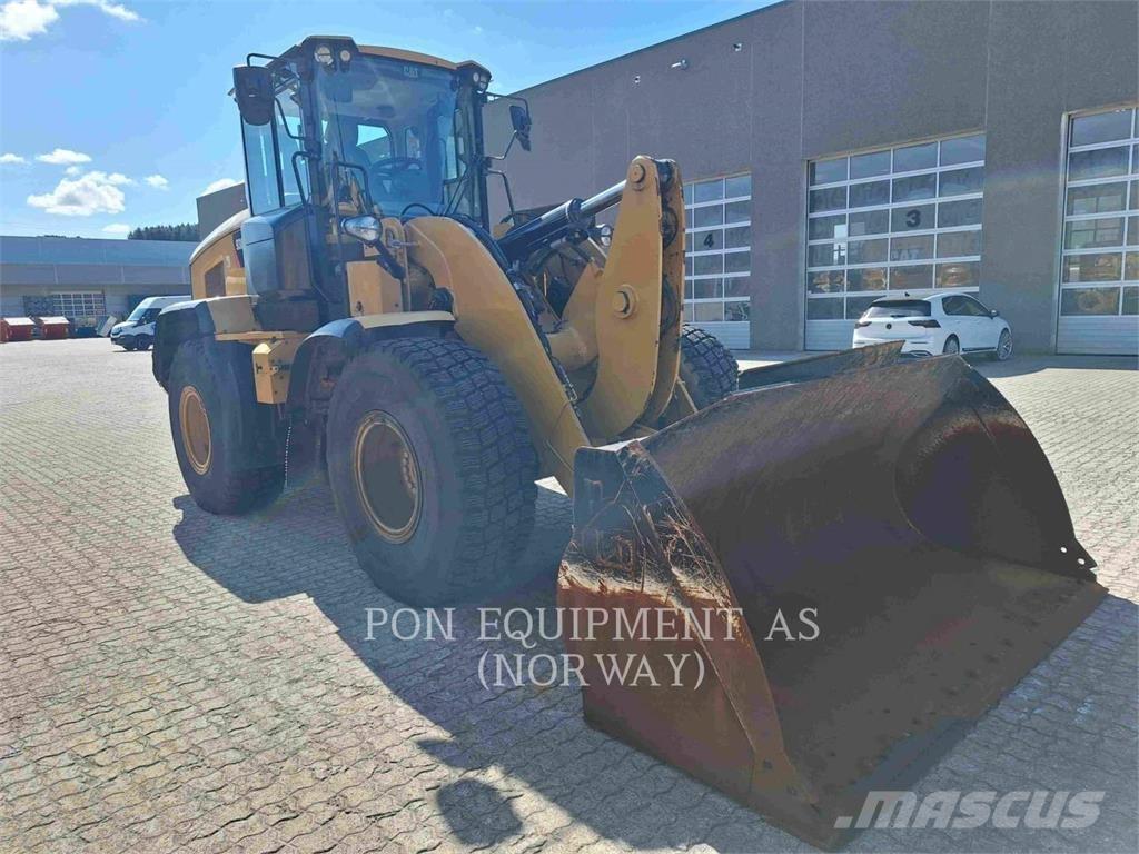 CAT 930M لوادر بعجل
