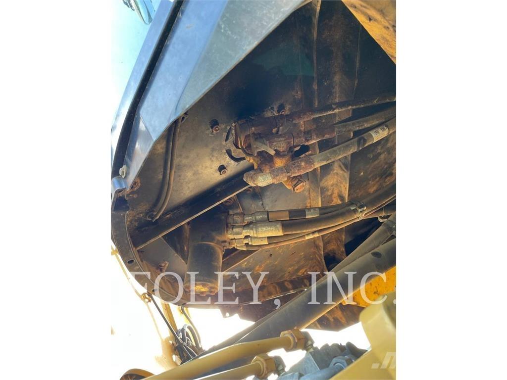 CAT 930M لوادر بعجل
