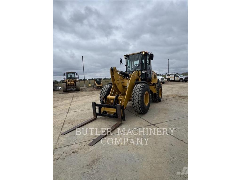 CAT 930M لوادر بعجل
