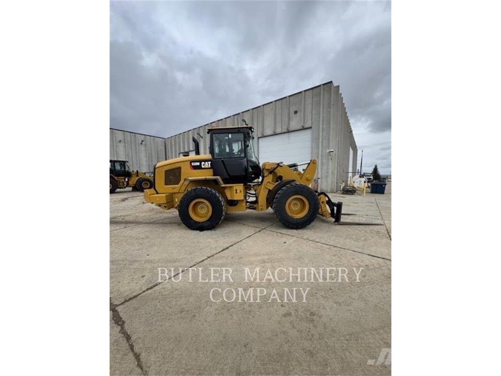 CAT 930M لوادر بعجل