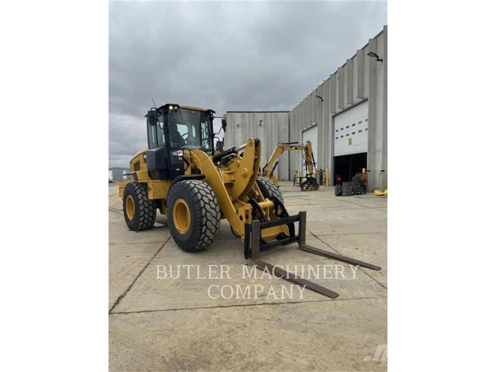 CAT 930M لوادر بعجل