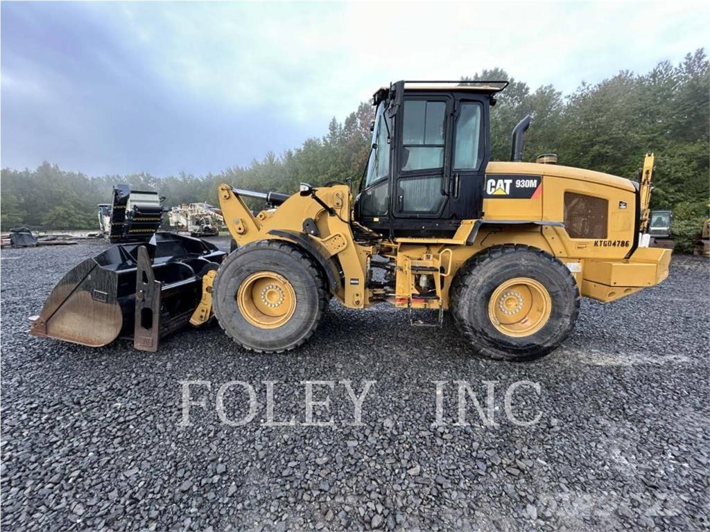 CAT 930M لوادر بعجل