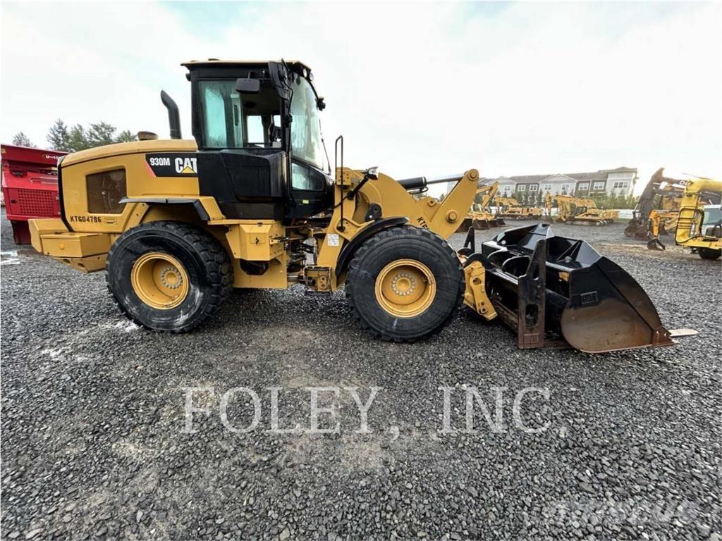 CAT 930M لوادر بعجل