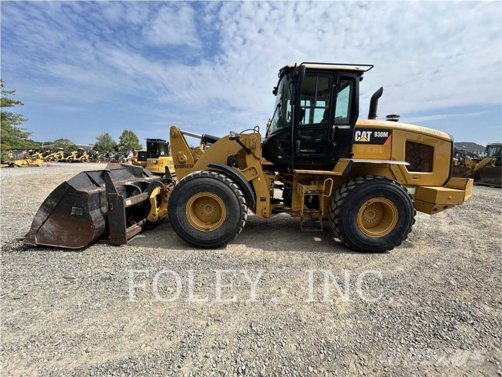 CAT 930M لوادر بعجل