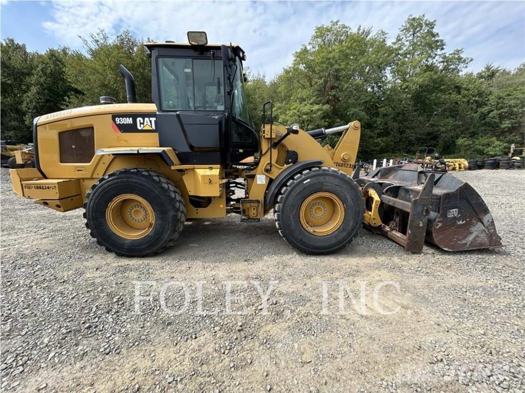 CAT 930M لوادر بعجل