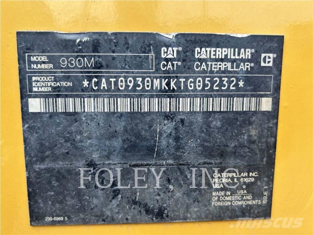 CAT 930M لوادر بعجل