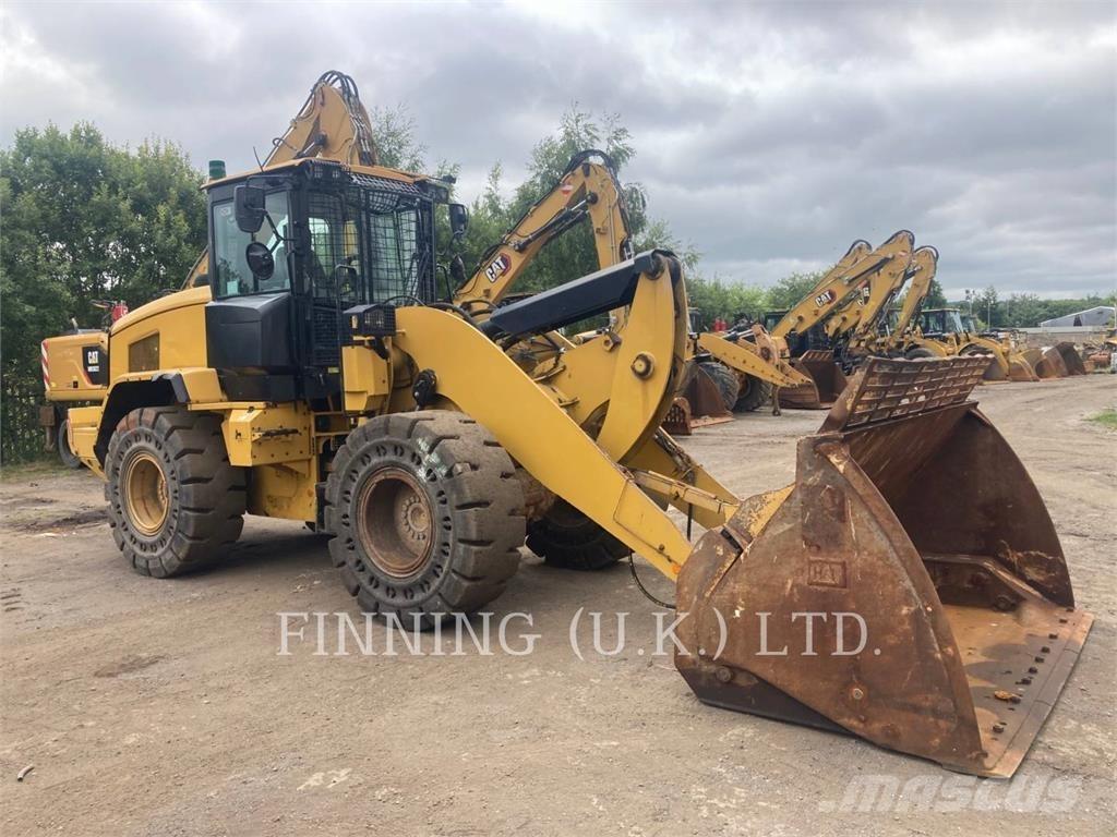 CAT 930M لوادر بعجل