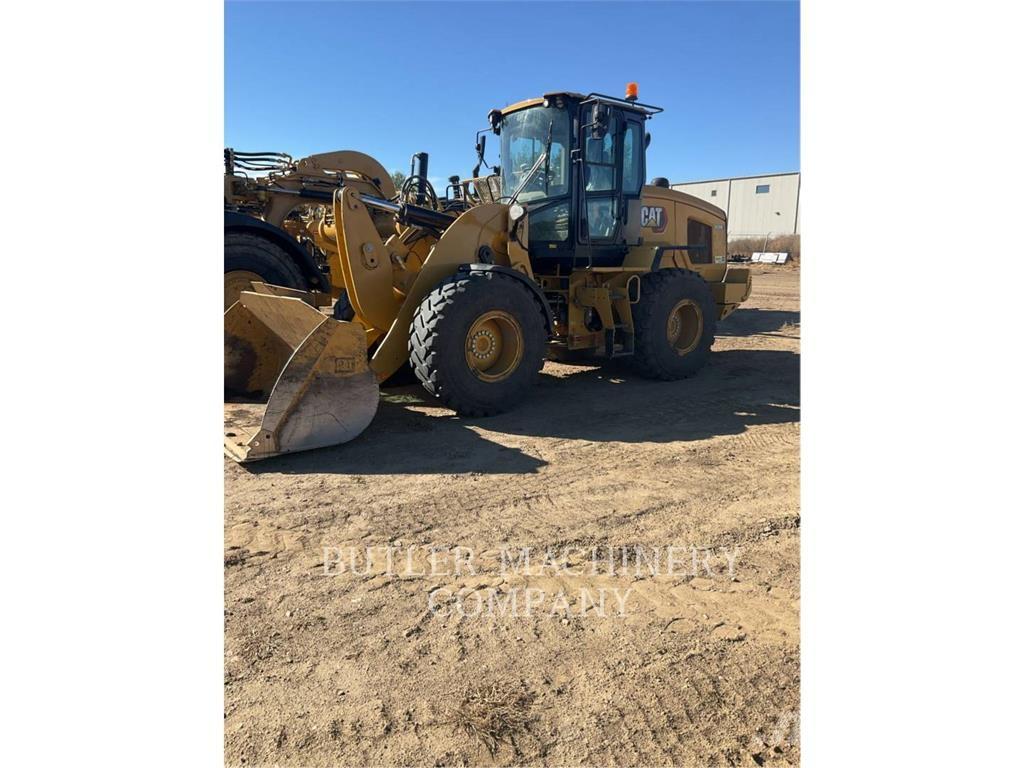 CAT 930M لوادر بعجل