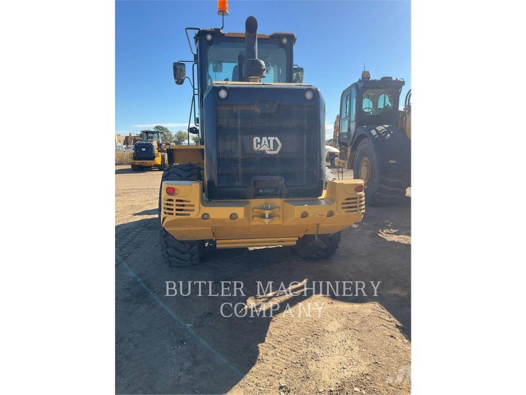 CAT 930M لوادر بعجل
