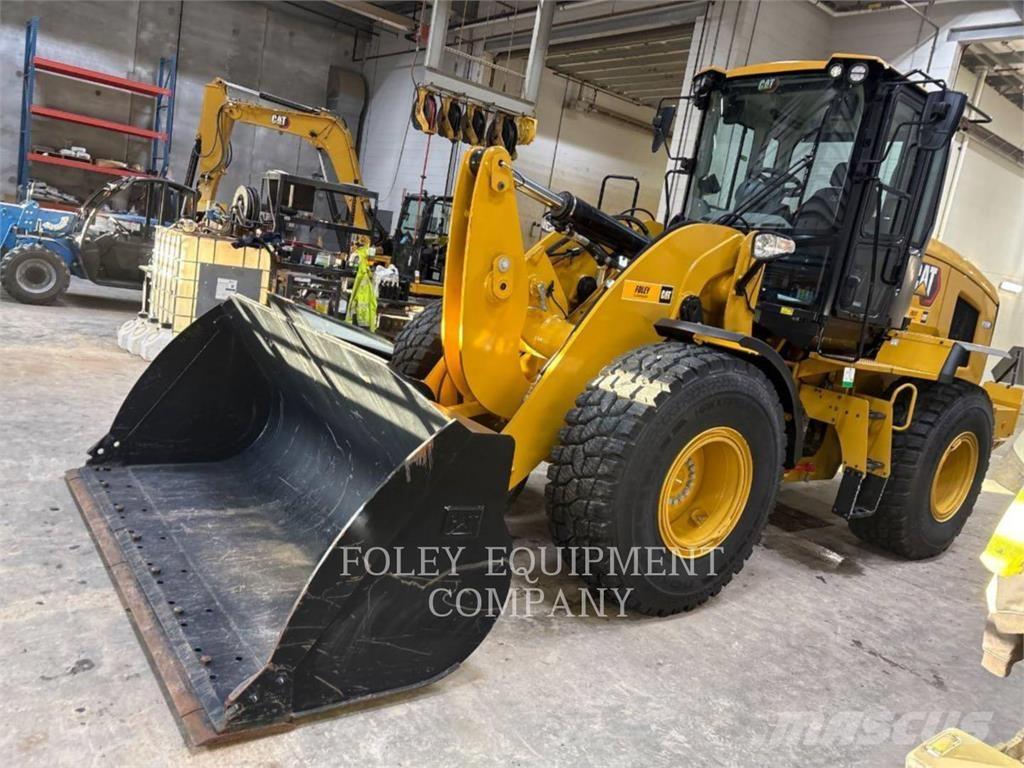 CAT 930M لوادر بعجل