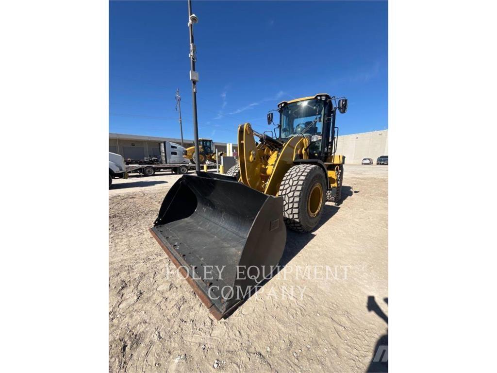 CAT 930M لوادر بعجل