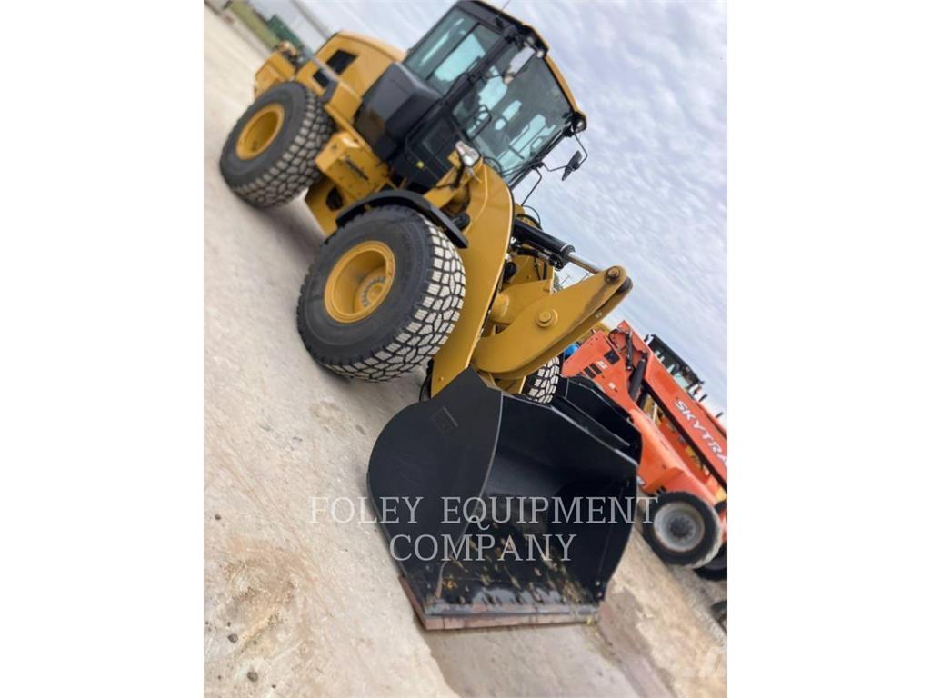 CAT 930M لوادر بعجل