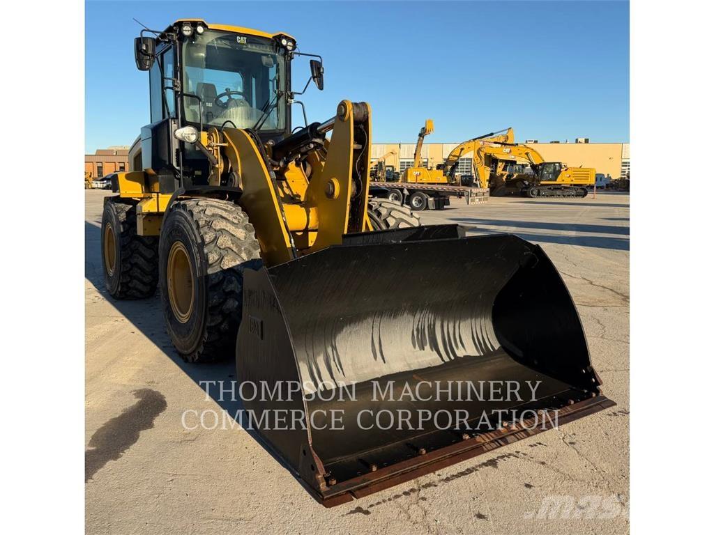CAT 930M لوادر بعجل