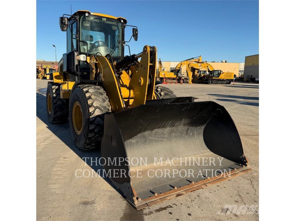 CAT 930M لوادر بعجل