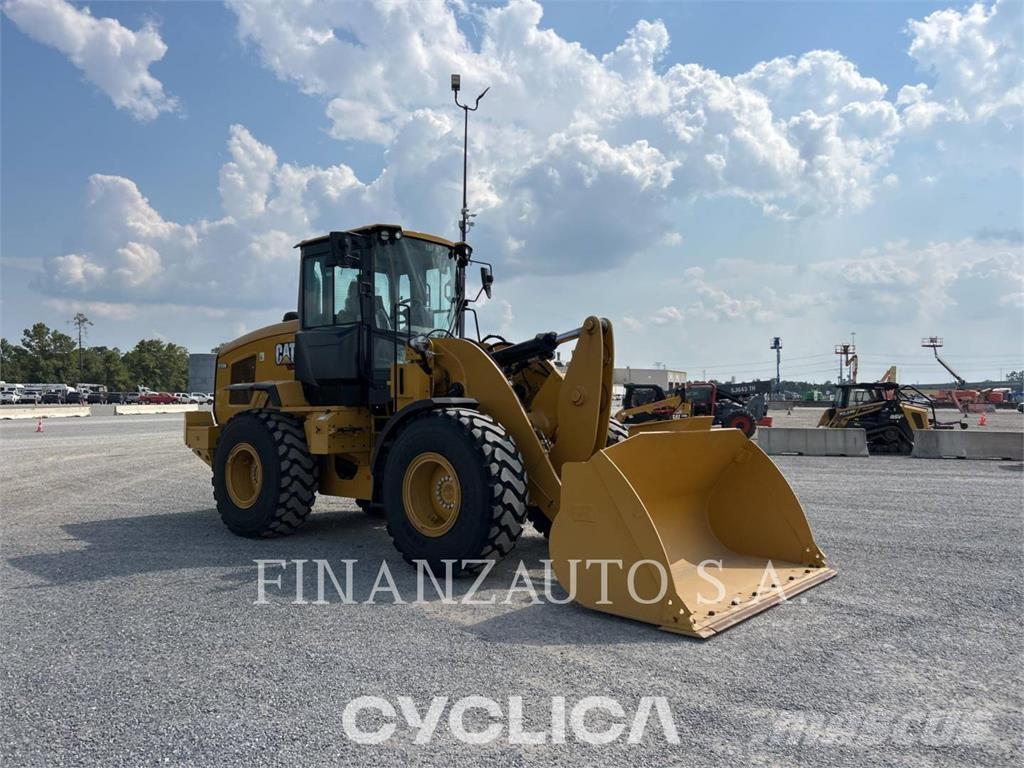 CAT 930M لوادر بعجل