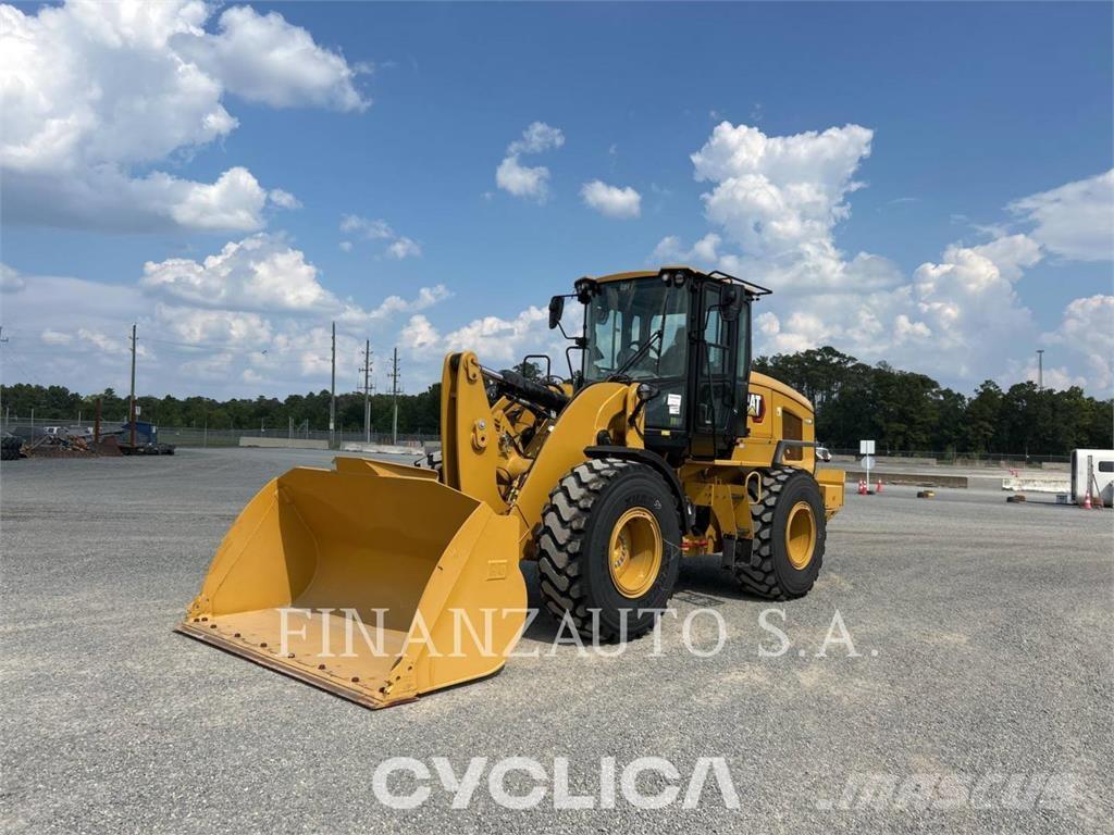 CAT 930M لوادر بعجل