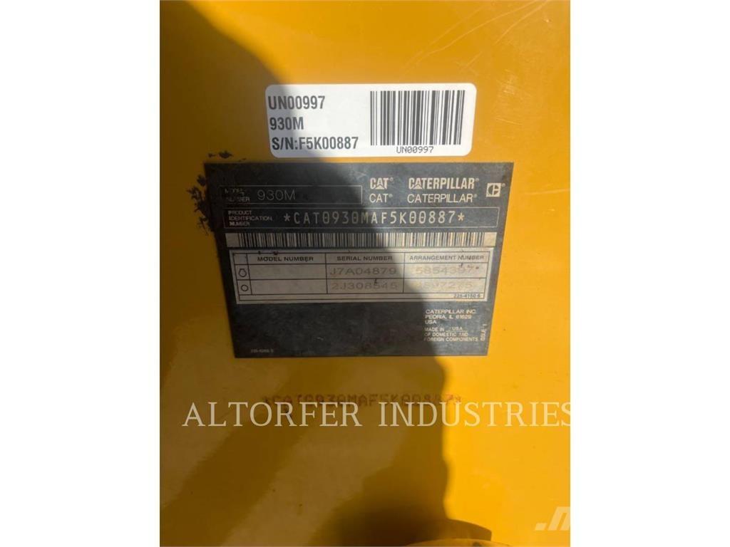 CAT 930M لوادر بعجل