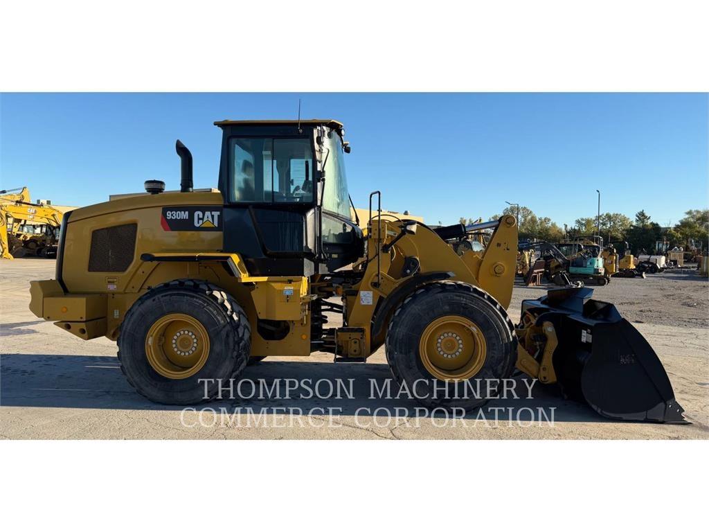 CAT 930M لوادر بعجل