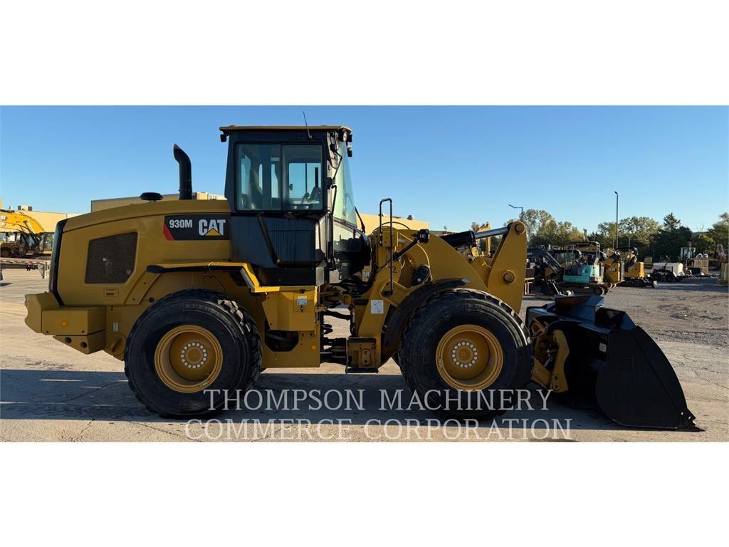 CAT 930M لوادر بعجل