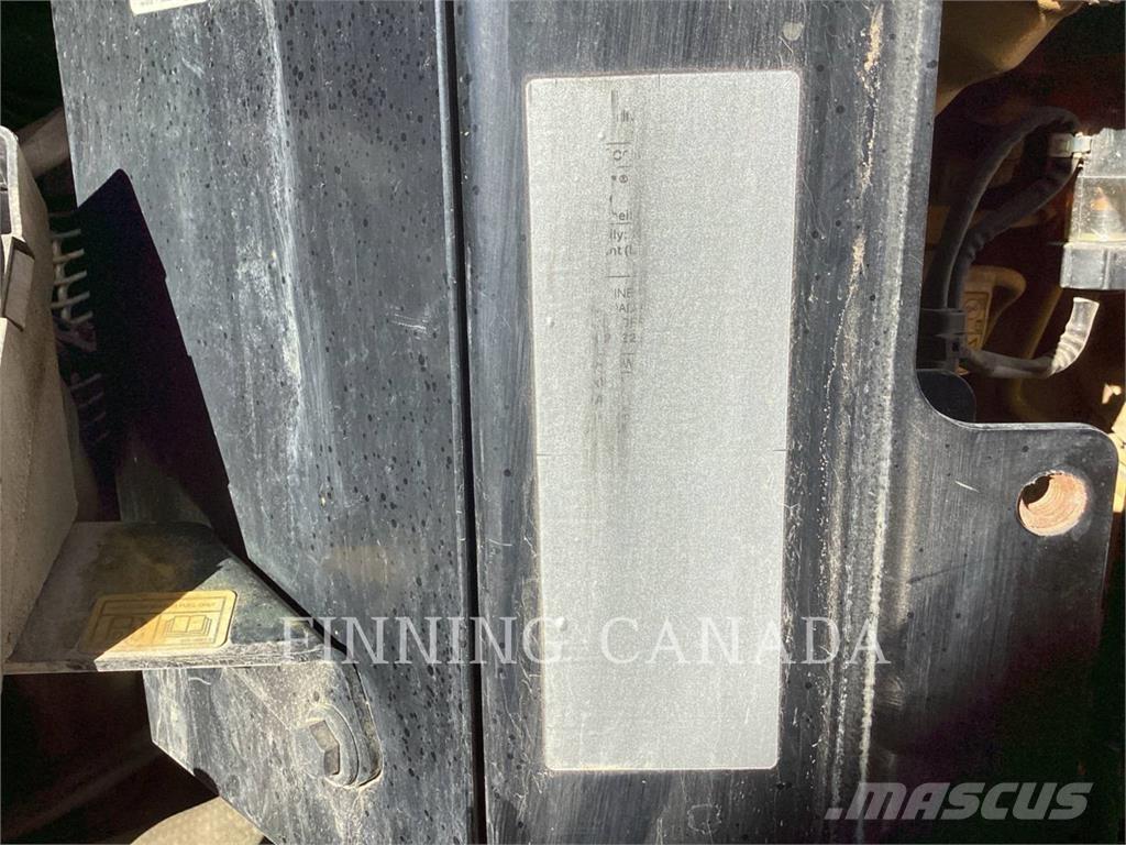 CAT 930M لوادر بعجل