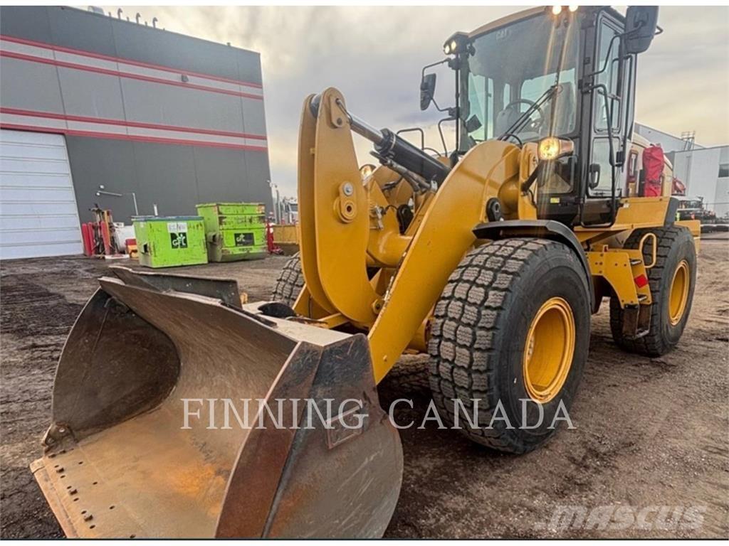 CAT 930M لوادر بعجل