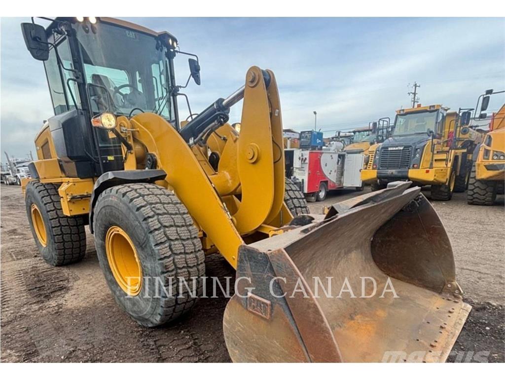 CAT 930M لوادر بعجل