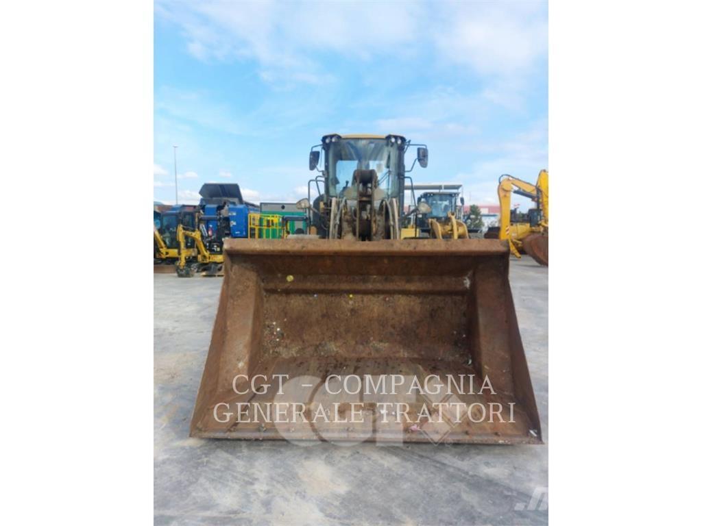 CAT 930M لوادر بعجل