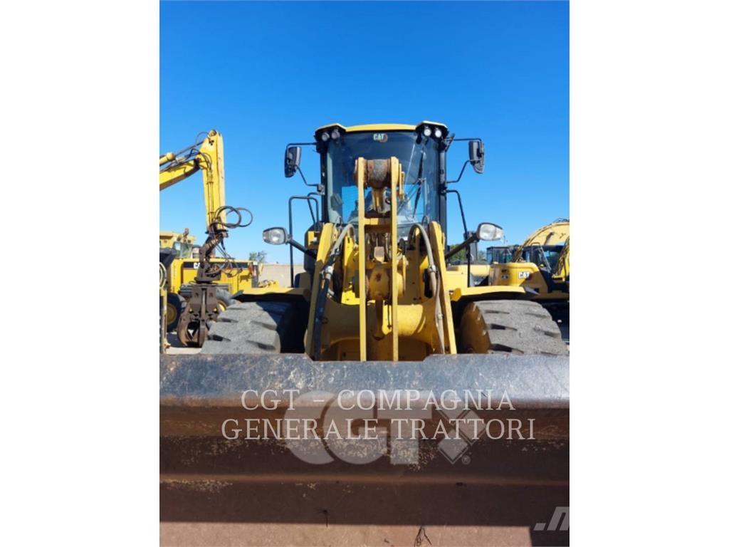 CAT 930M لوادر بعجل