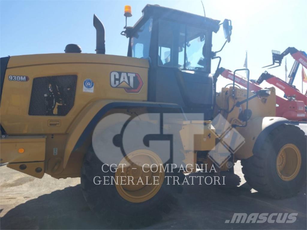 CAT 930M لوادر بعجل